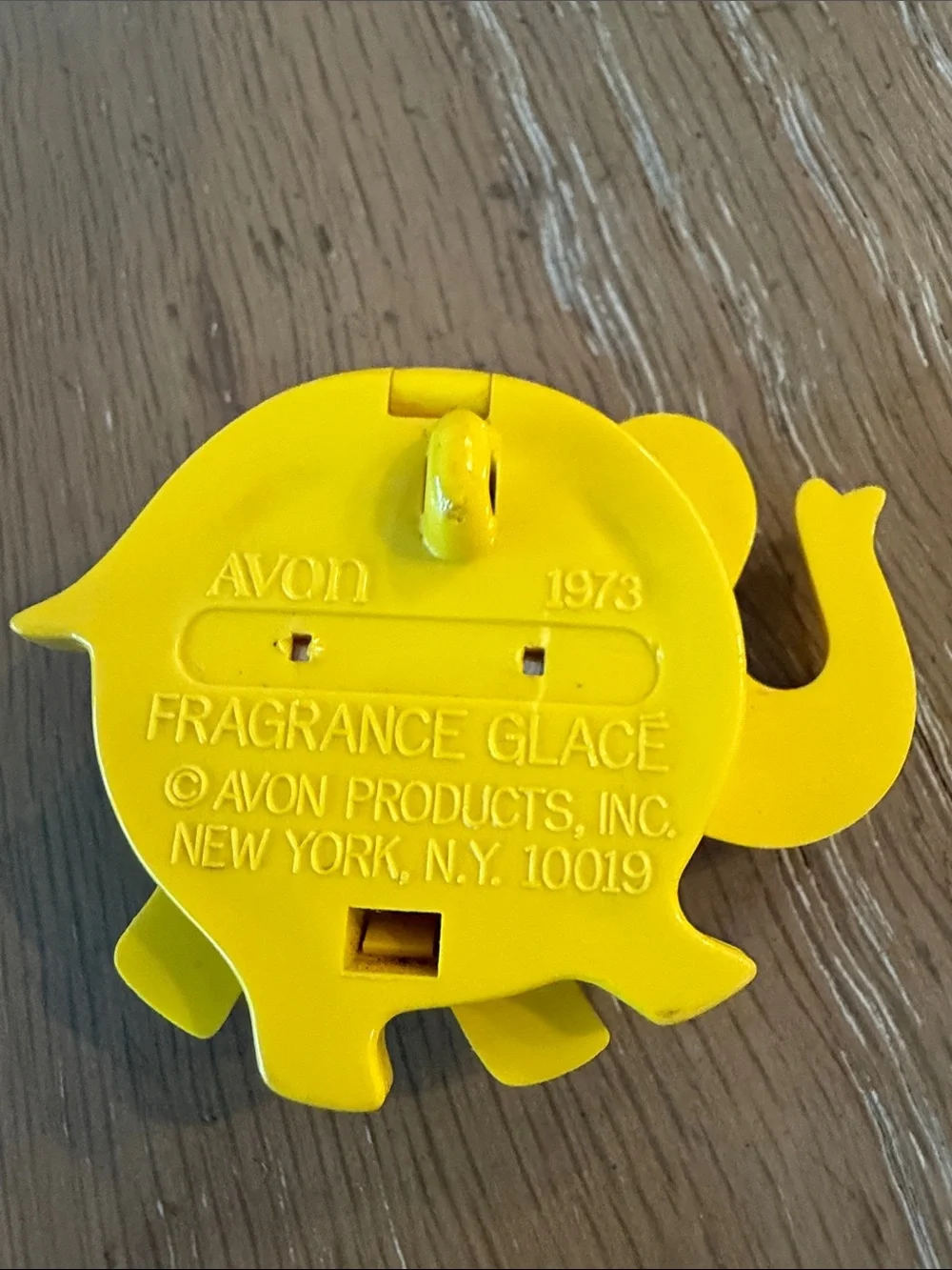 Vintage AVON Fragrance Glace 1973 Pin Pal Elphie the Yellow Elephant E15 RETRO
